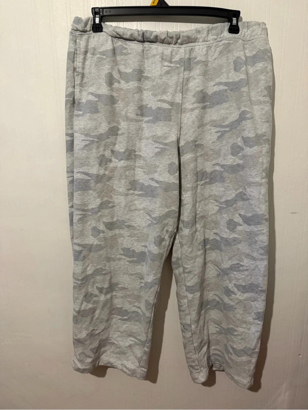 American Eagle Gray Camouflage barrel leg women’s Sweatpants XL